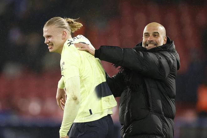 每体：法兰克福球迷有1000人无门票想混进场，被安保当时驱离（每体：千名法兰克福球迷无票试图闯入，遭安保当场劝离）