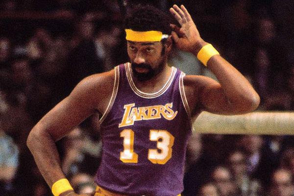 中国男篮关键时刻连丢3篮板，连续追分最后功亏一篑（关键时刻篮板三连失，中国男篮反扑到最后仍憾负）