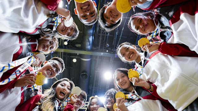 意媒：铃木彩艳可能因为手部骨折缺阵三个月，明年2至3月复出（意媒称铃木彩艳手部骨折，恐缺阵三个月，预计明年2至3月复出）