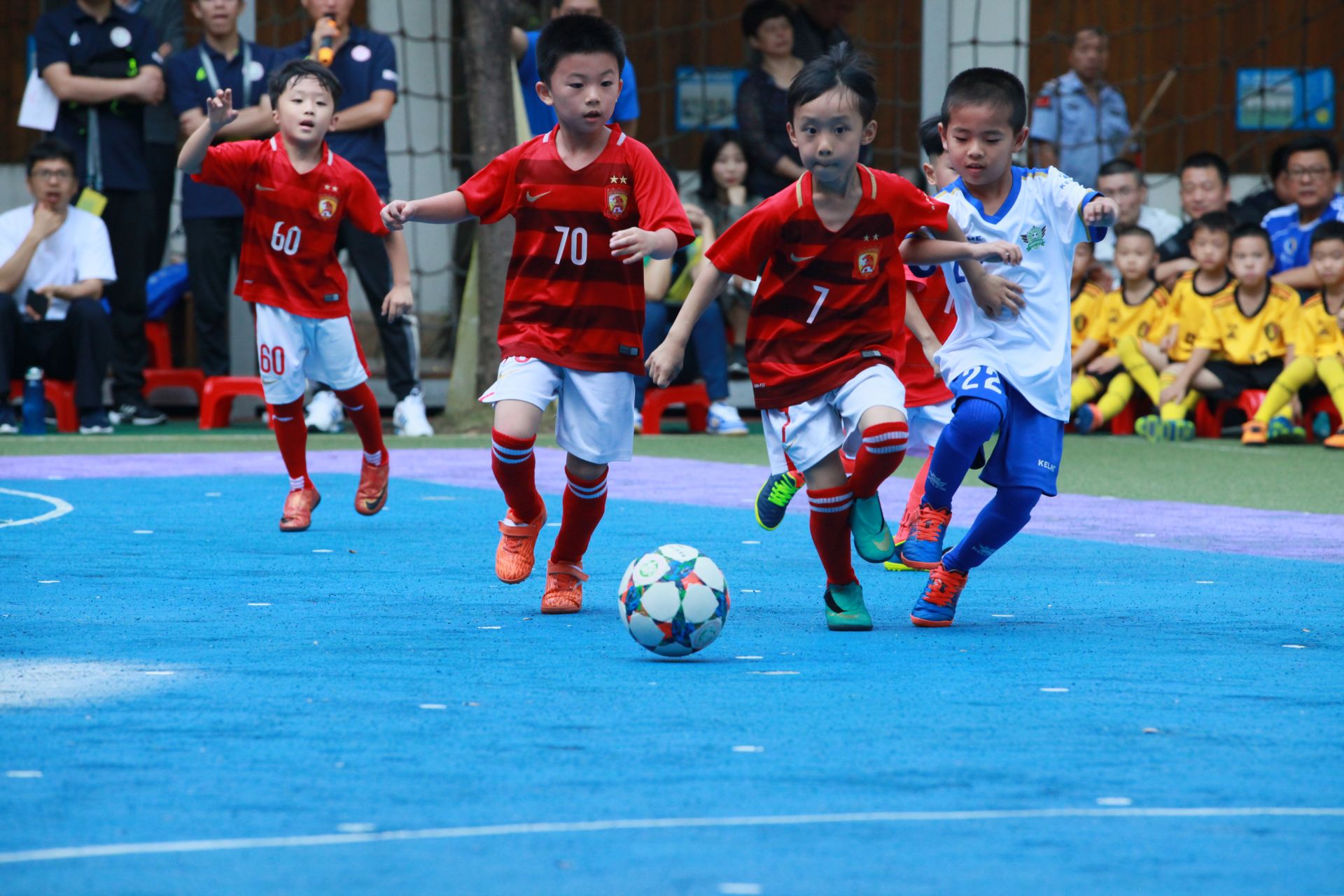 记者：穆西亚拉预计12月参加球队训练，预计1月才会复出参赛（记者：穆西亚拉预计12月归队训练，复出比赛或将推迟至1月）