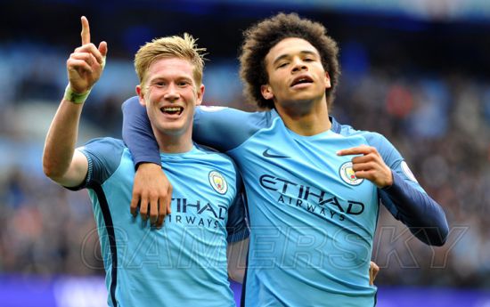 2025中超大结局：海港卫冕申花亚军 梅州亚泰降级（2025中超收官：海港卫冕成功，申花获亚军，梅州与亚泰降级）