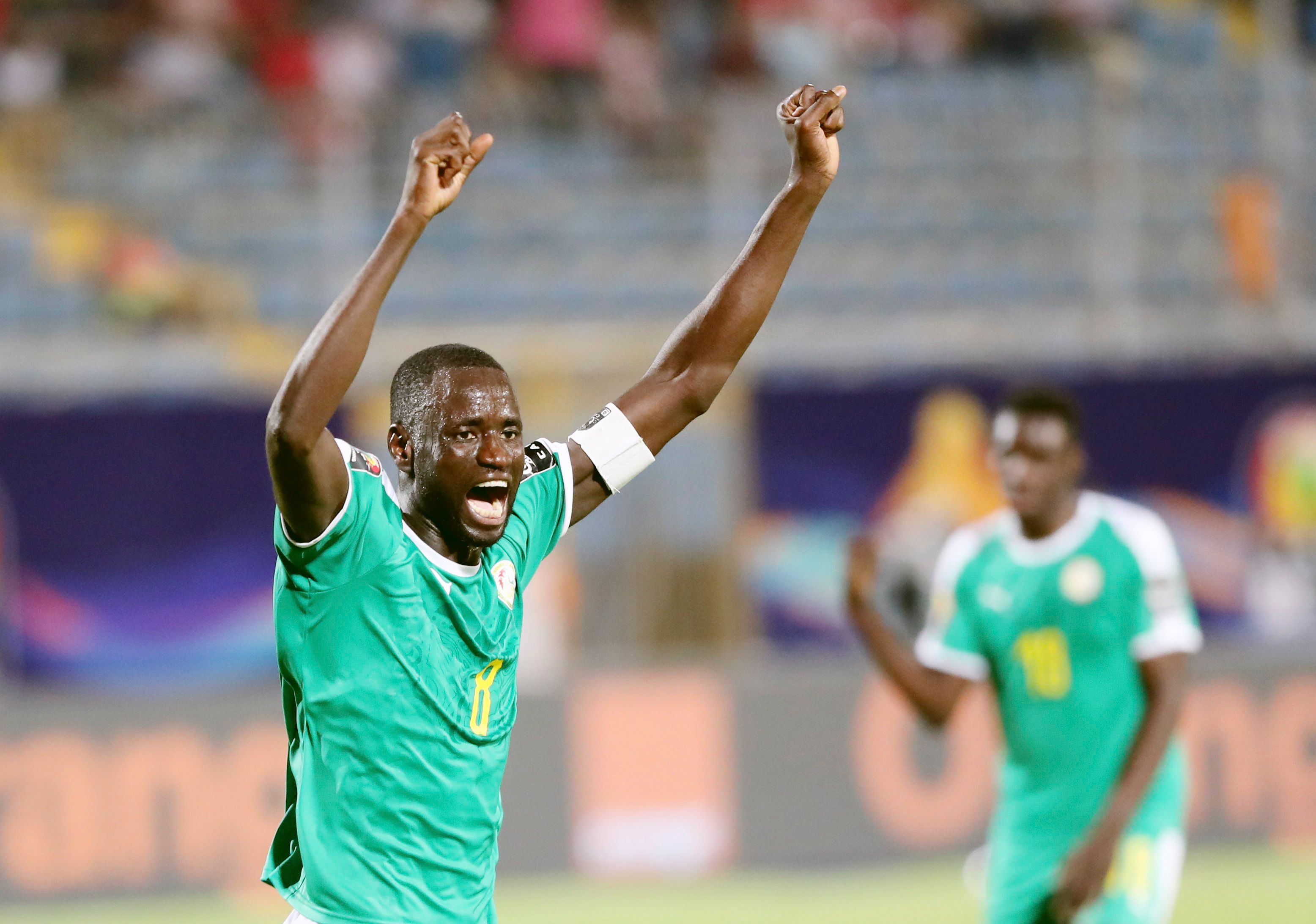 浙江vs海牛：双方均4外援首发，王钰栋出战，汪士钦替补（浙江战海牛：双方均以4外援先发，王钰栋登场，汪士钦替补待命）