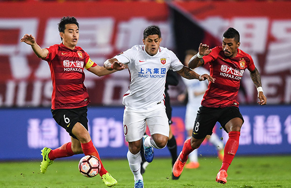 每体列足坛十大奇葩条款：博格坎普拒坐飞机；内马尔微笑条款（每体盘点足坛十大离奇条款：博格坎普拒乘飞机、内马尔微笑条款上榜）