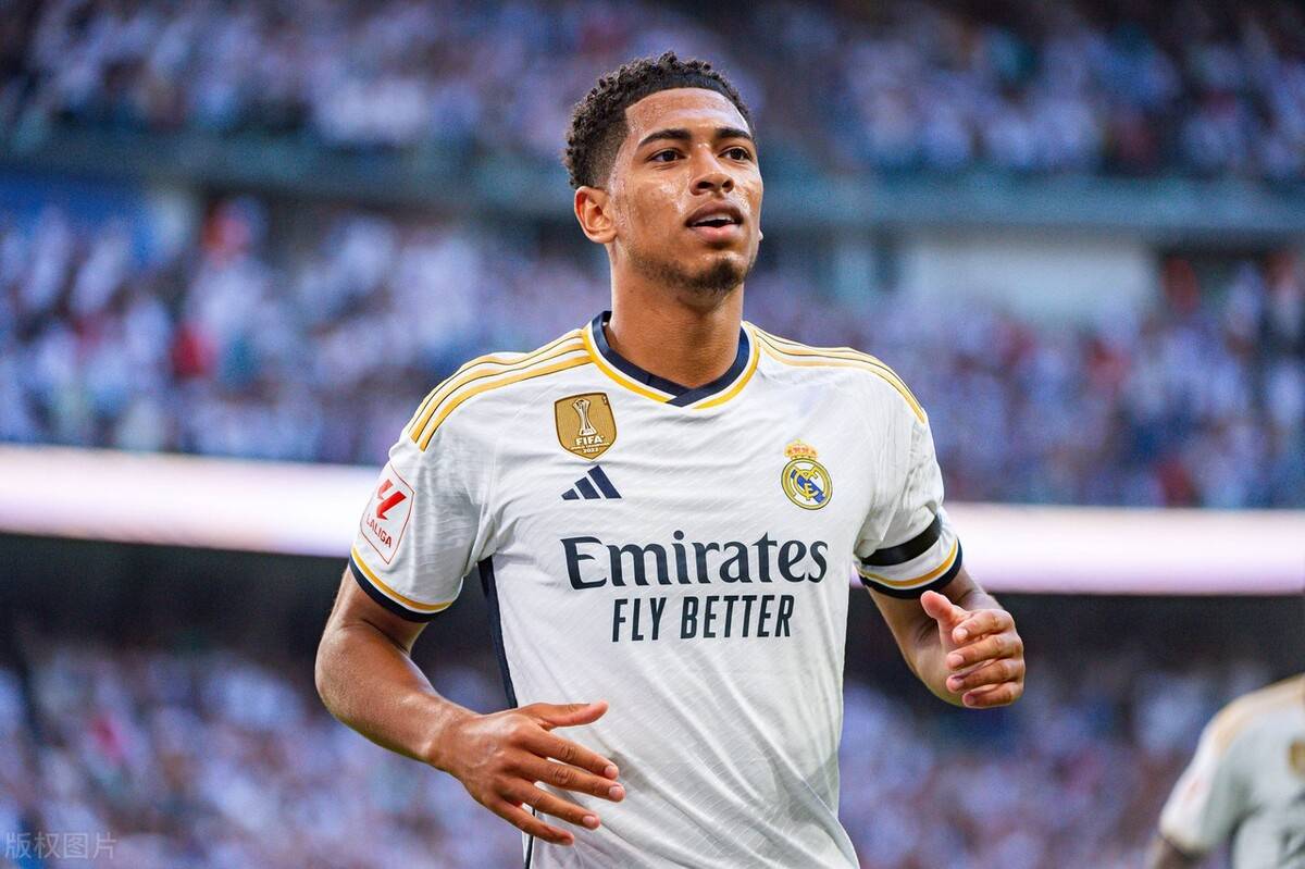 阿斯：费内巴切已与莱万初步接触，提供的一年半合同报价被拒（阿斯报称：费内巴切已与莱万开启接触，递交的18个月合约遭拒）