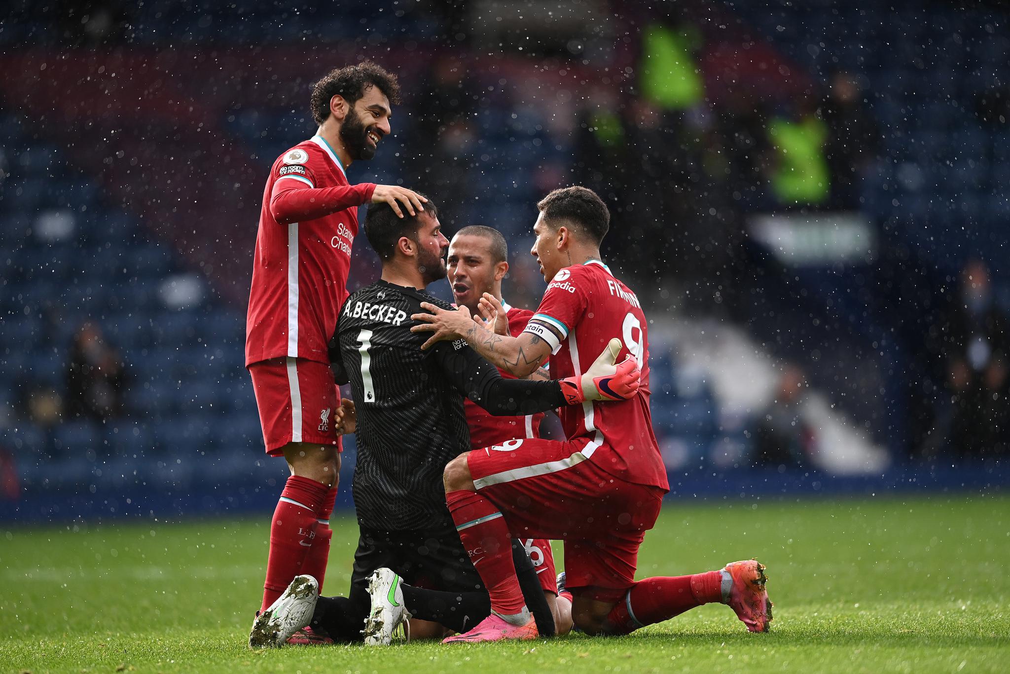 球星全场节奏掌控大师级表现（巨星全场主导节奏尽显大师风范）