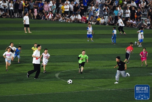 记者：萨拉赫不会随队出征国米，决定由高层和斯洛特共同作出（记者：俱乐部高层与斯洛特共同决定，萨拉赫不随队出征对阵国米）