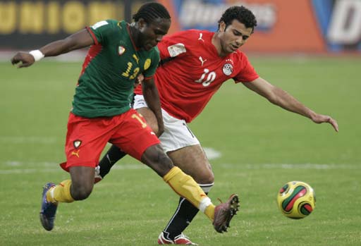 1次扛旗2次退赛！带伤出征的郑钦文，为何仍是湖北队的骄傲？（带伤仍前行：郑钦文一次扛旗两度退赛，何以依旧让湖北队自豪？）