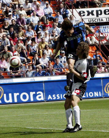 塞尔记者：姆巴佩将因腿部不适缺席欧冠对阵曼城（塞尔电台：姆巴佩因腿部不适缺席欧冠战曼城）