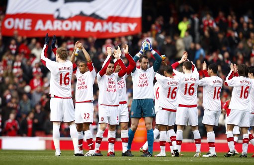 跟队记者：内马尔将与桑托斯续约至2026世界杯前（队记称：内马尔将把与桑托斯的合同延长至2026年世界杯前）