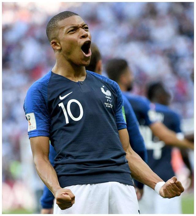 喀麦隆体育部长与足协主席埃托奥决裂，前者指责后者操纵选举（喀麦隆体育部长与足协主席埃托奥关系破裂，指控其操纵选举）