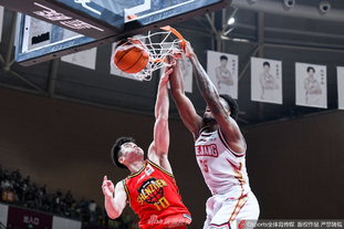 爆大冷！切尔西轰然倒下，惨遭逆转绝杀，11亿欧豪阵也没用（大冷门！切尔西被逆转绝杀，11亿欧豪华阵容仍无力回天）