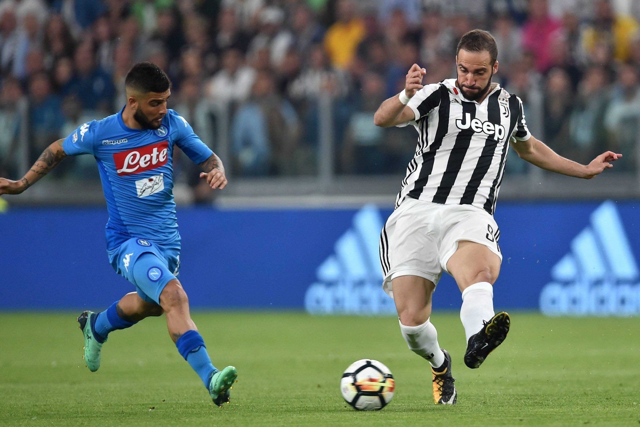 伊布加盟巴萨的故事：与梅西并肩作战的梦想（伊布与巴萨：携手梅西的逐梦之旅）