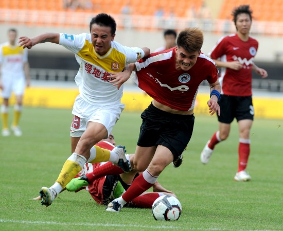 詹姆斯关键时刻稳住节奏（关键时刻，詹姆斯掌控节奏）