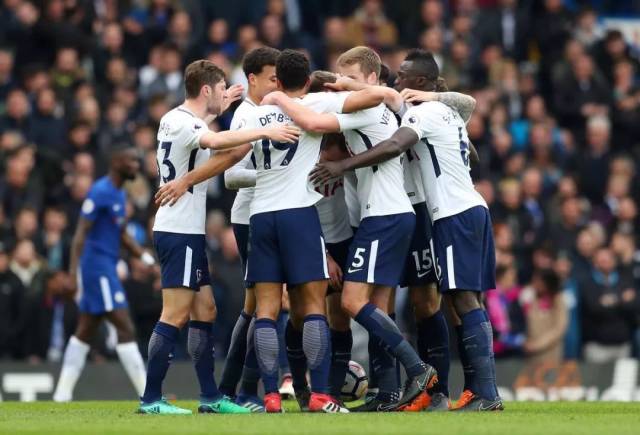 TA：皇马球星团队深度介入更衣室，阿隆索管理面临额外挑战（TA：皇马更衣室遭球星团队深度介入，阿隆索管理难度上升）